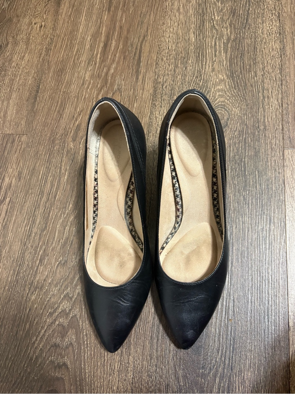 Women's Black Pointed-Toe Heels with Cushioned Insole size 7.5